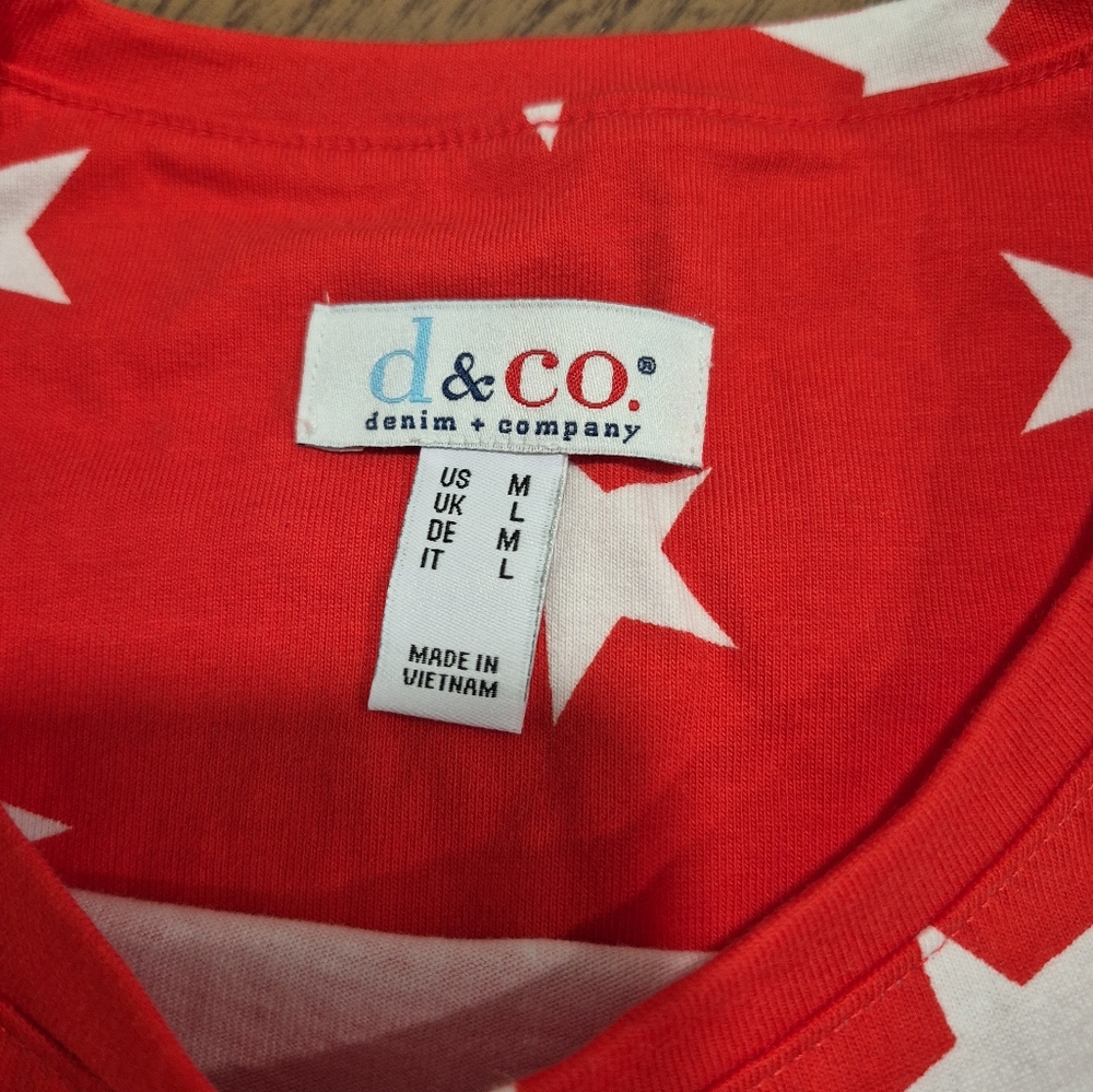 Red Star Patterned Women's Top - Picture 4 of 7